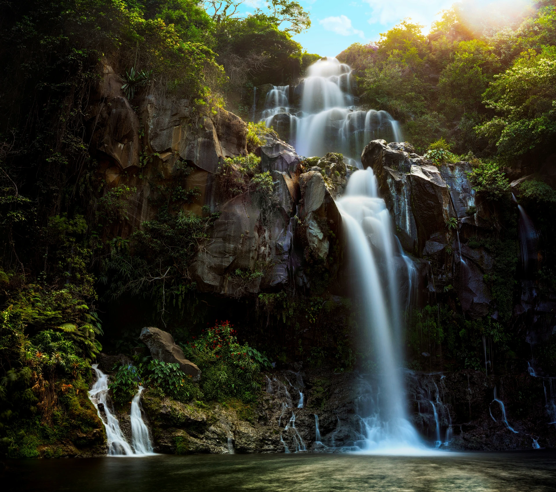 waterval in jungle