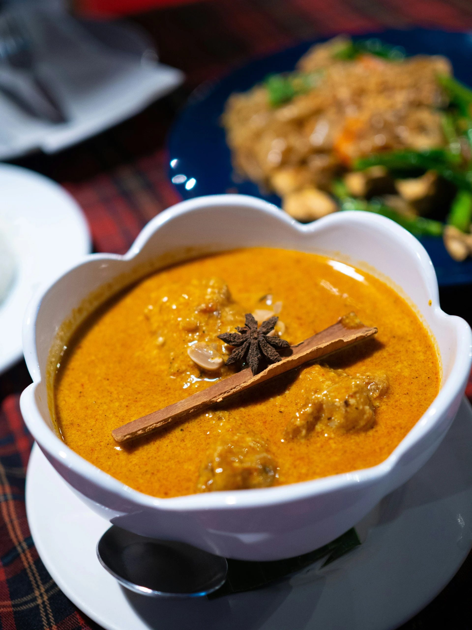 curry met steranijs in schaal